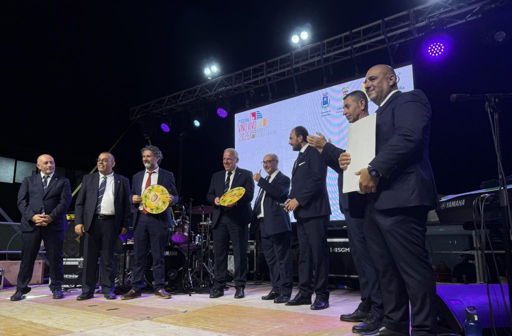 Vino Vivo 2025: Successo per la Seconda Edizione a Petrosino tra Degustazioni, Talk e Premi
