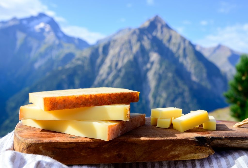 Il gusto delle vette: perché il formaggio di malga salva la montagna