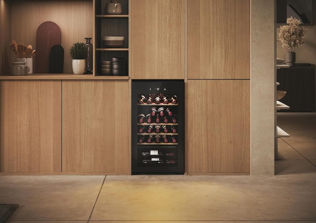 Cantinetta Haier HWS34GGH1: l’alleata perfetta per custodire l’eccellenza del vino a casa