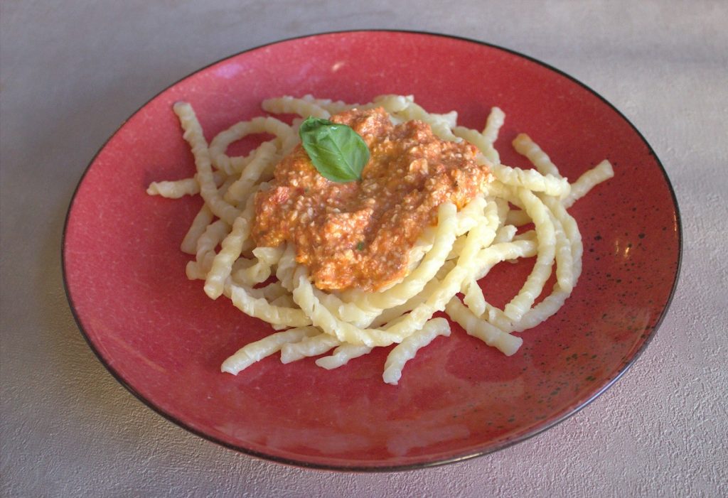 Busiate trapanesi: la pasta fresca arrotolata con lo “ferretto”