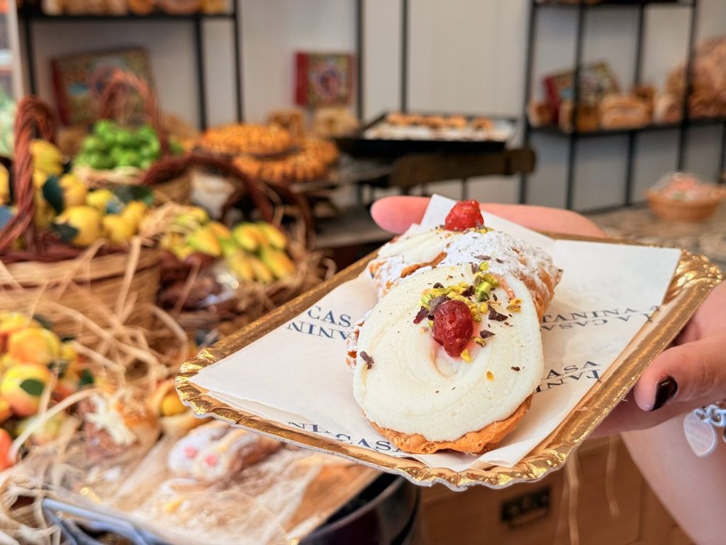 A Palermo apre “Tanina”: sul Cassaro i fritti e i dolci siciliani riscoprono le ricette di famiglia